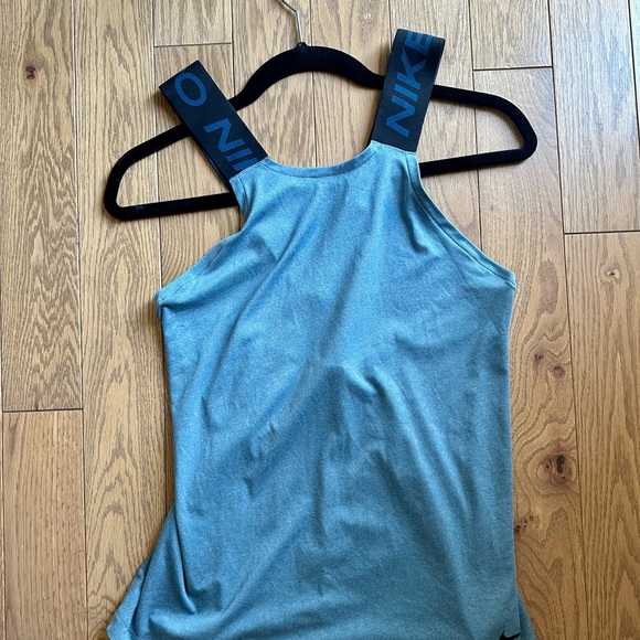 Nike pro crossed back logo straps cami - Picture 2 of 3